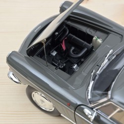 Peugeot 404 Coupé 1967 Gris Graphite 1/18 - Norev