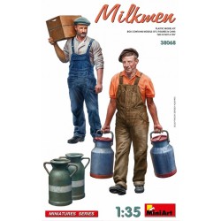 Milkmen with Accessories 1/35 - Miniart