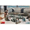 German repairmen 1/35 - Miniart