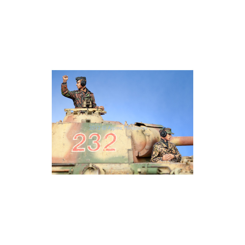 WSS Panzer Commander Set (2 Figures) 1/35